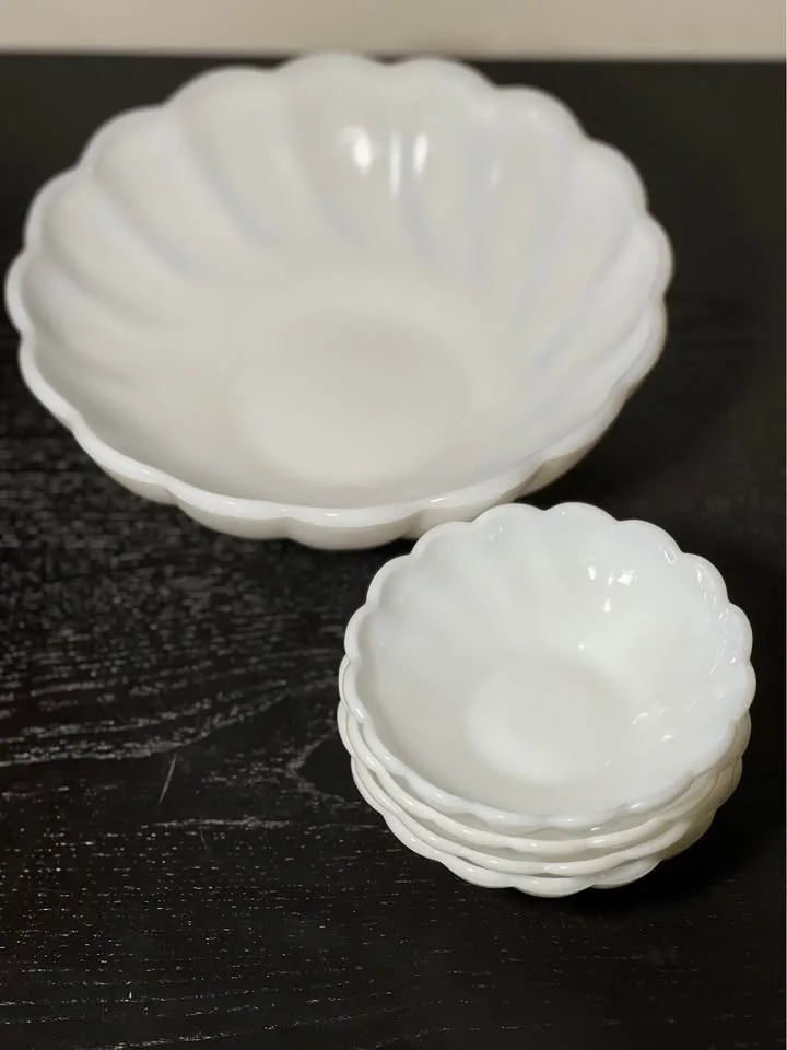 Vintage Hazel Atlas Milk Glass Bowls: 5 Piece Set image indicator(2)