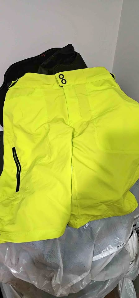 Specialized cycling enduro sport shorts w/ inner liner size 38