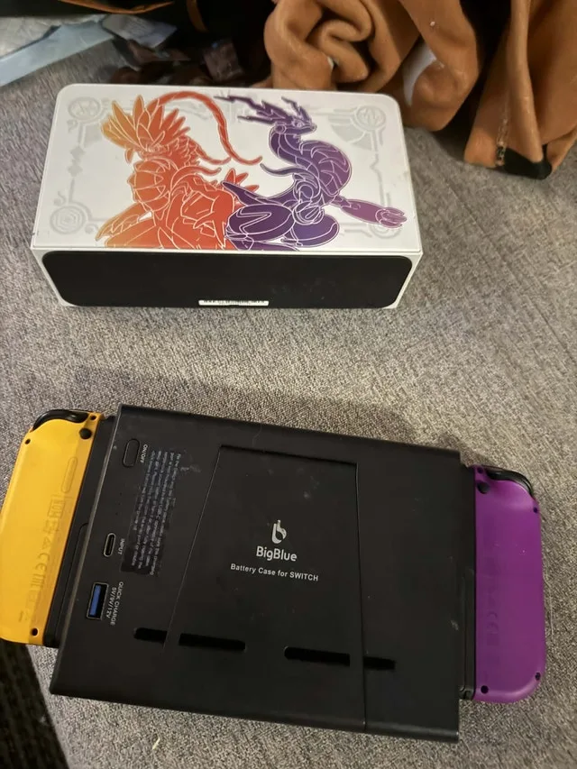 OLED White Nintendo Switch with extras image indicator(2)