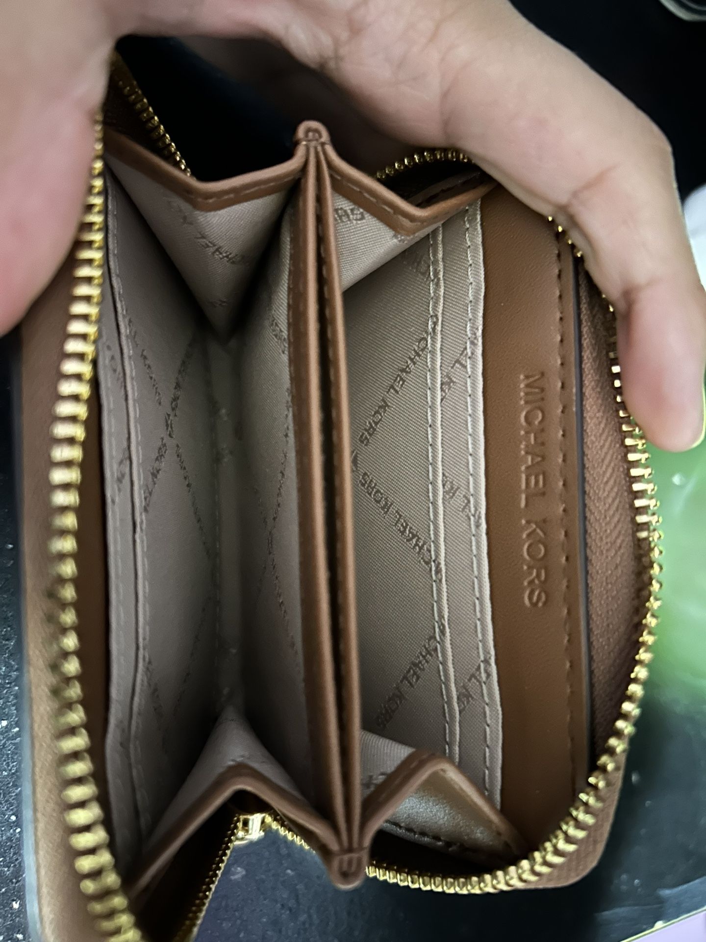 MICHAEL KORS Travel Medium Logo Zip-Around Card Case - photo 3