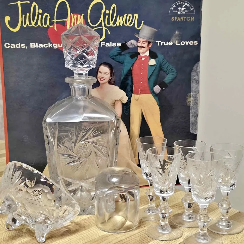 Crystal Decanter, Stopper, Sherry Glasses & FREE GIFT