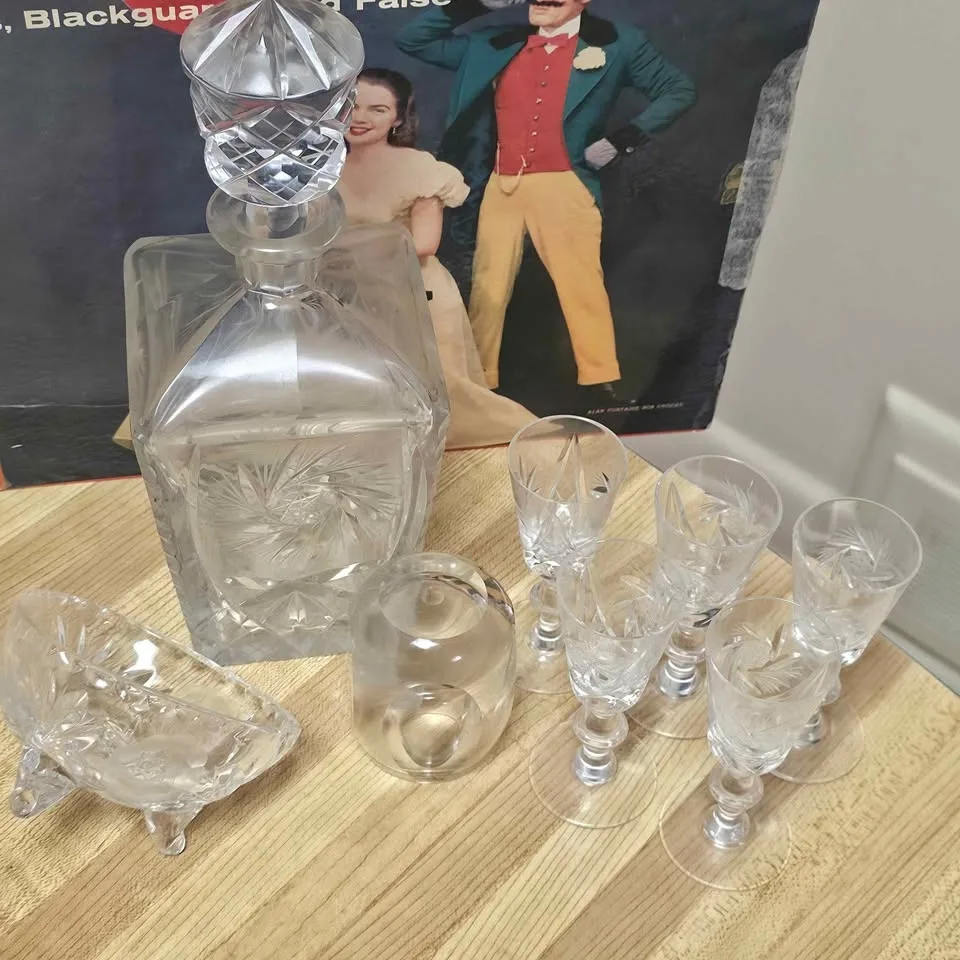 Crystal Decanter, Stopper, Sherry Glasses & FREE GIFT image indicator(2)