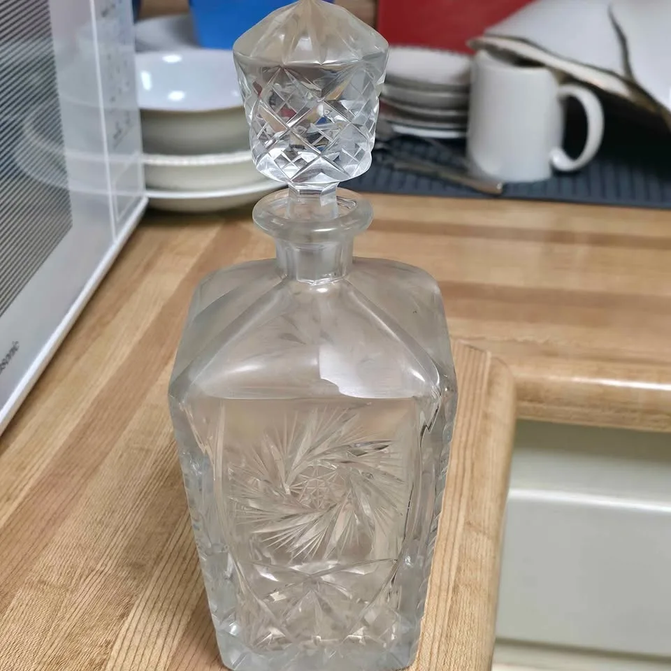 Crystal Decanter, Stopper, Sherry Glasses & FREE GIFT image indicator(4)