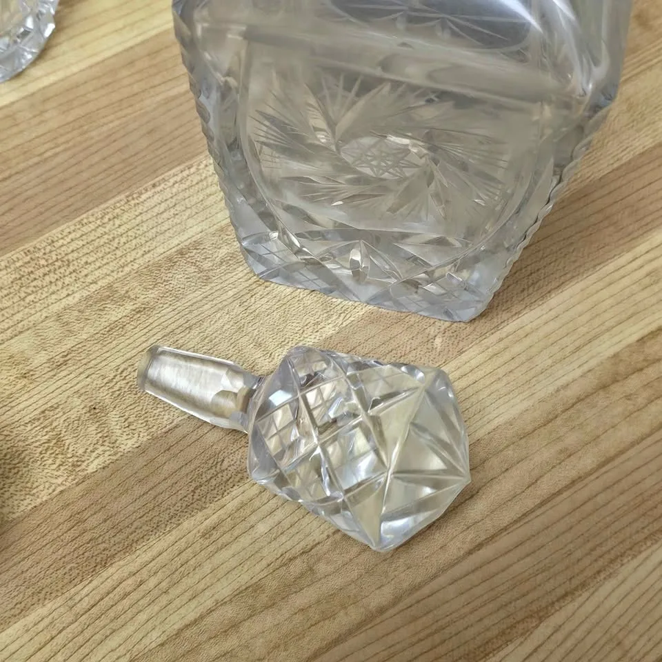 Crystal Decanter, Stopper, Sherry Glasses & FREE GIFT image indicator(5)