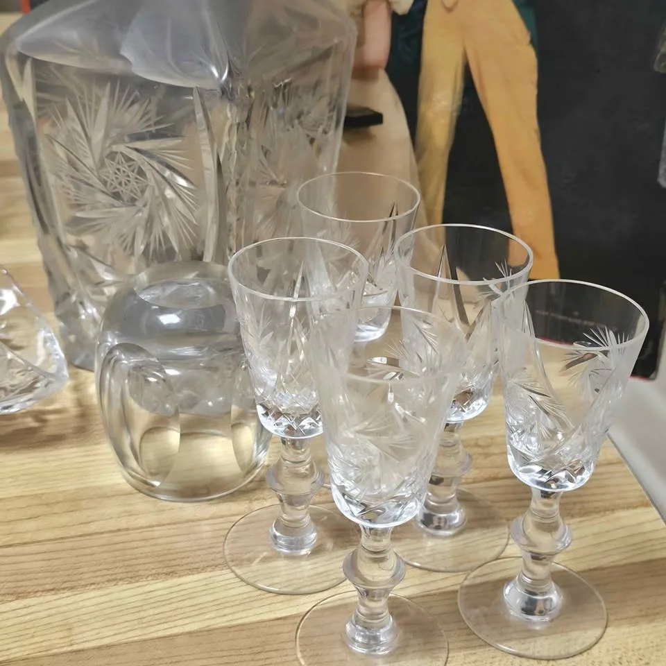 Crystal Decanter, Stopper, Sherry Glasses & FREE GIFT image indicator(6)