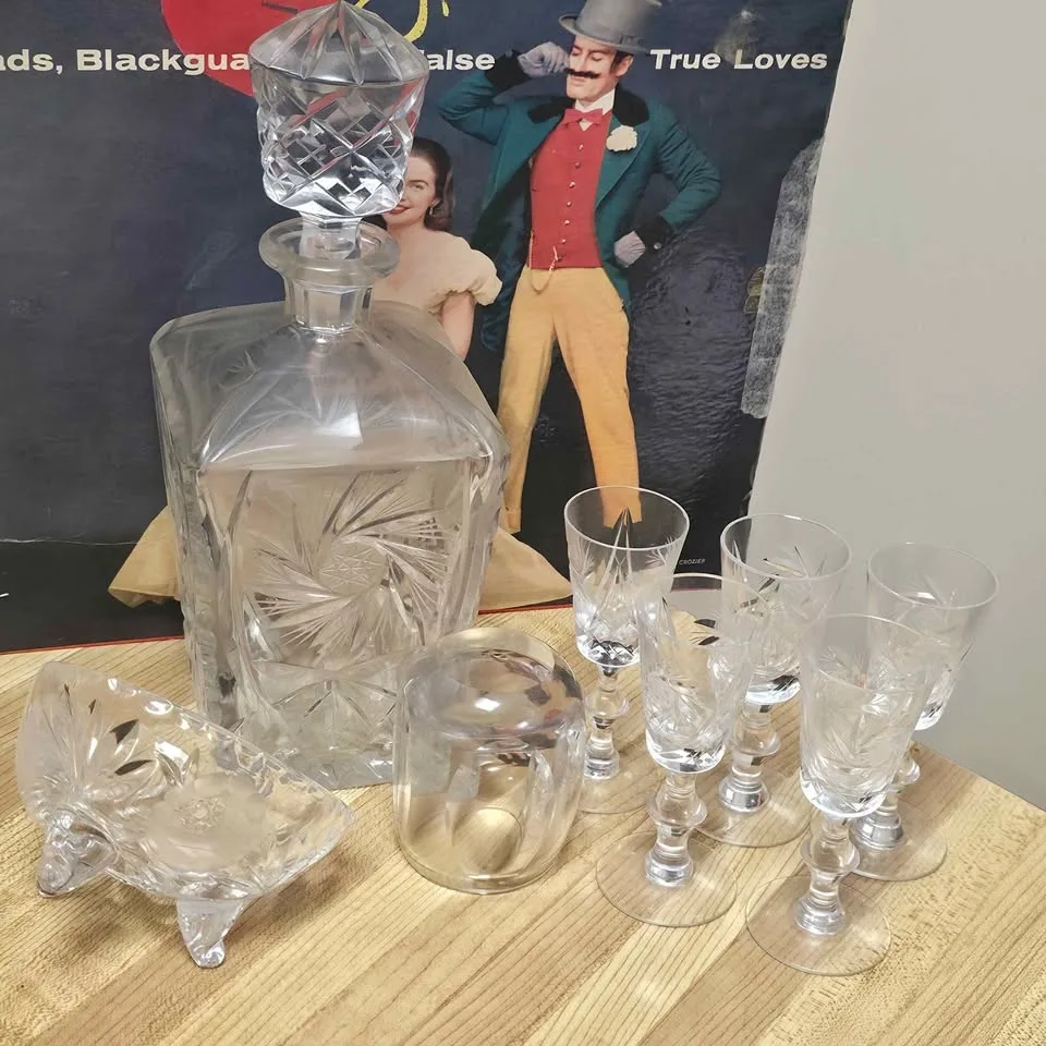 Crystal Decanter, Stopper, Sherry Glasses & FREE GIFT image indicator(7)