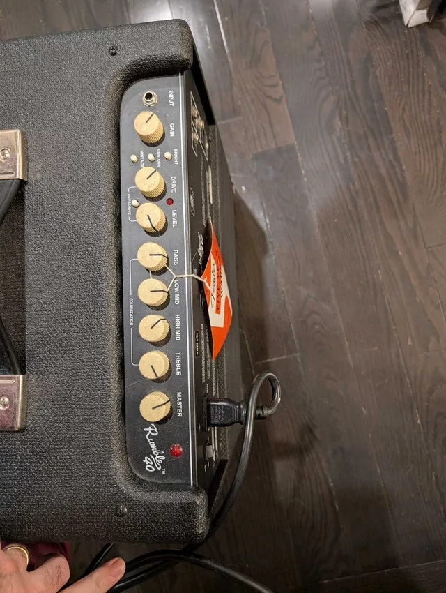 Fender Rumble 40 Bass Combo Amplifier image indicator(3)
