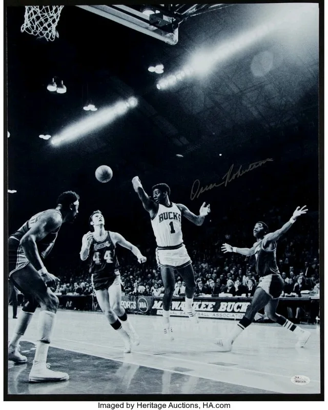 Oscar Robertson Signed and Framed 16x20 (JSA)