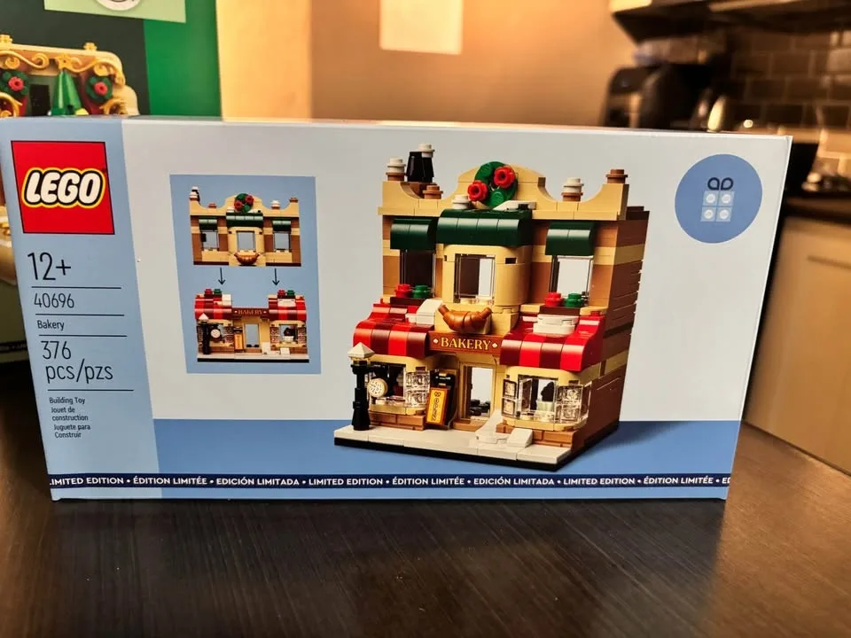 Lego bakery, Christmas tree and inside out image indicator(3)