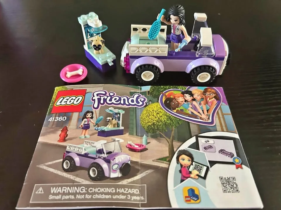 Lego Friends set 41360: Emma’s Mobile vet clinic