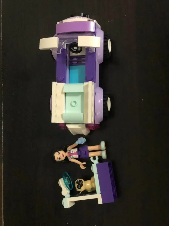 Lego Friends set 41360: Emma’s Mobile vet clinic image indicator(3)