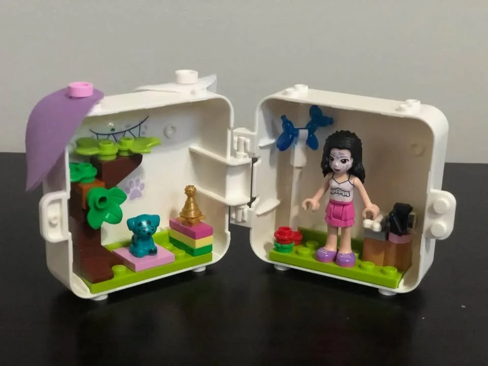 Lego Friends set 41663: Emma’s Dalmatian Dog Box image indicator(2)