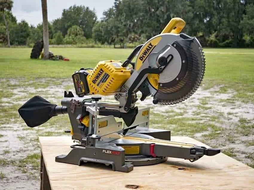 DEWALT 120V MAX FLEXVOLT 12 in. Miter Saw