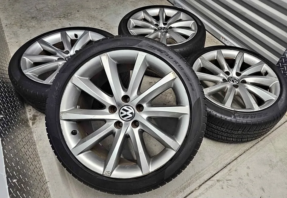 Volkswagen passat oem rims with All Season Tires 235/40R18