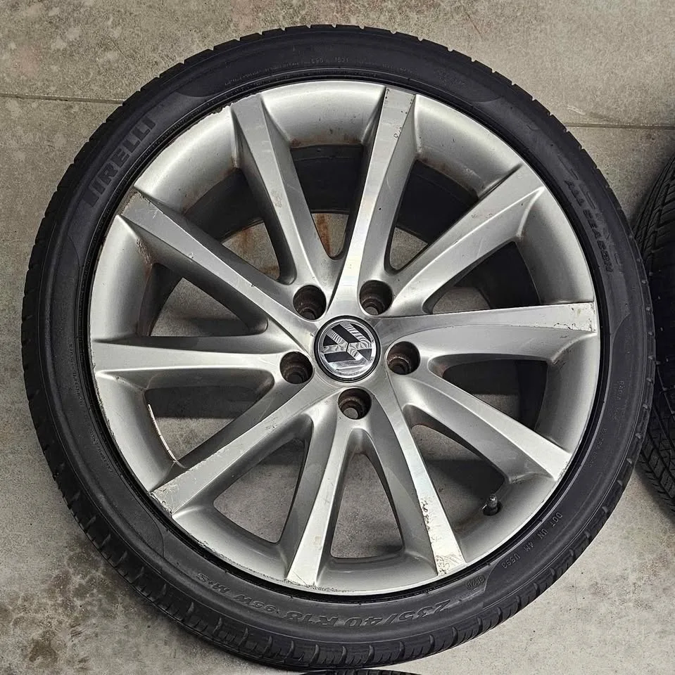 Volkswagen passat oem rims with All Season Tires 235/40R18 image indicator(4)