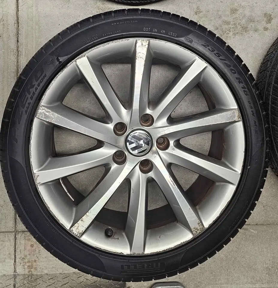 Volkswagen passat oem rims with All Season Tires 235/40R18 image indicator(5)