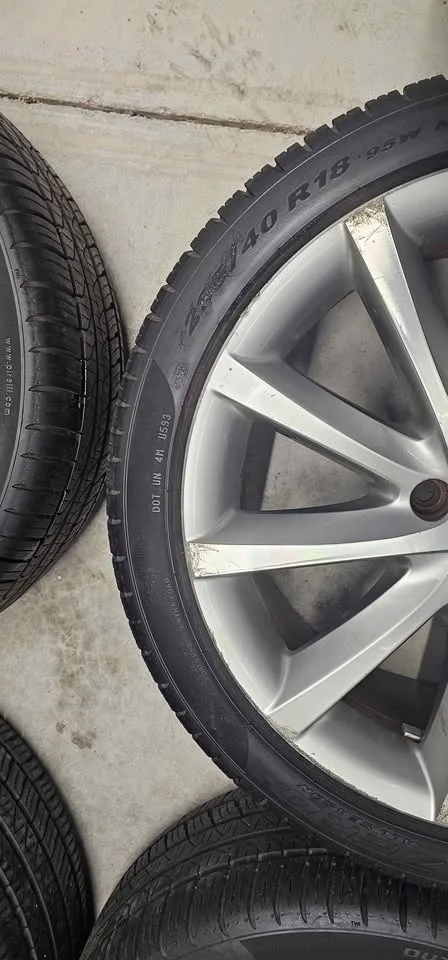 Volkswagen passat oem rims with All Season Tires 235/40R18 image indicator(7)