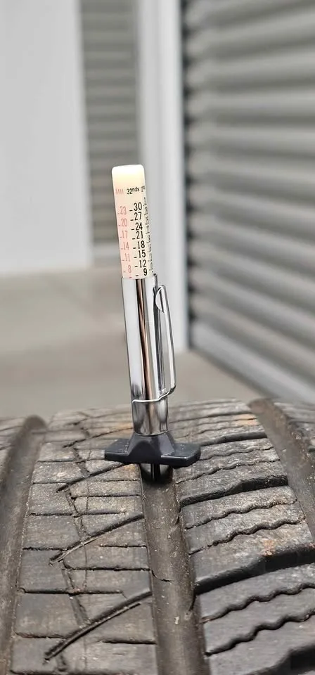 Volkswagen passat oem rims with All Season Tires 235/40R18 image indicator(10)