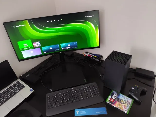 (Delivery) LNIB Xbox Series X 1TB w/games image indicator(3)