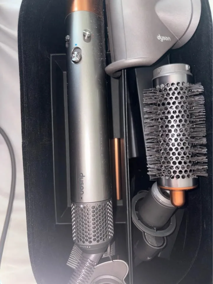 Dyson air wrap long image indicator(3)