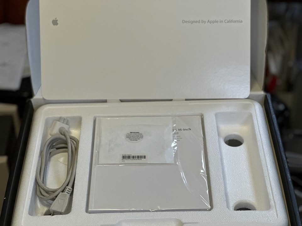 Apple 15-inch PowerBook G4 (2004) - photo 3