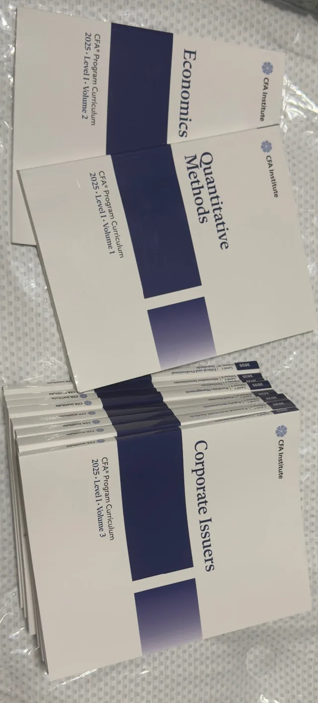 CFA Level I 2025 Curriculum Set — Excellent Condition image indicator(2)