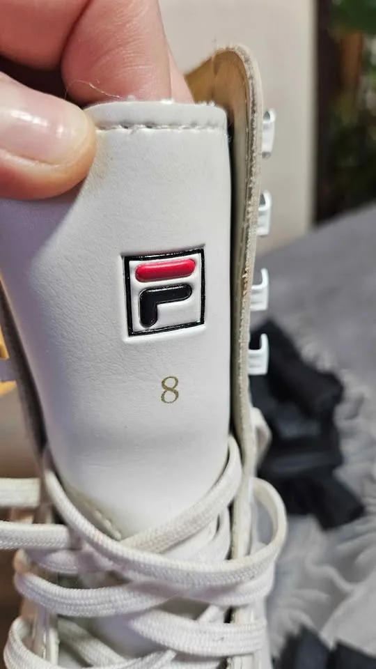 Ladys Ice Skaters image indicator(4)