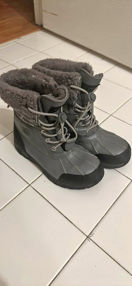Ugg Kids Butte II CWR Boot Size 2