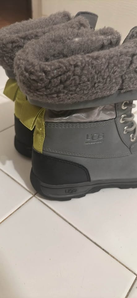 Ugg Kids Butte II CWR Boot Size 2 - photo 2