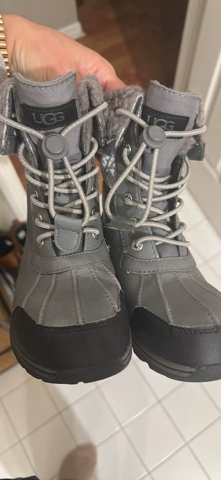 Ugg Kids Butte II CWR Boot Size 2 - photo 3