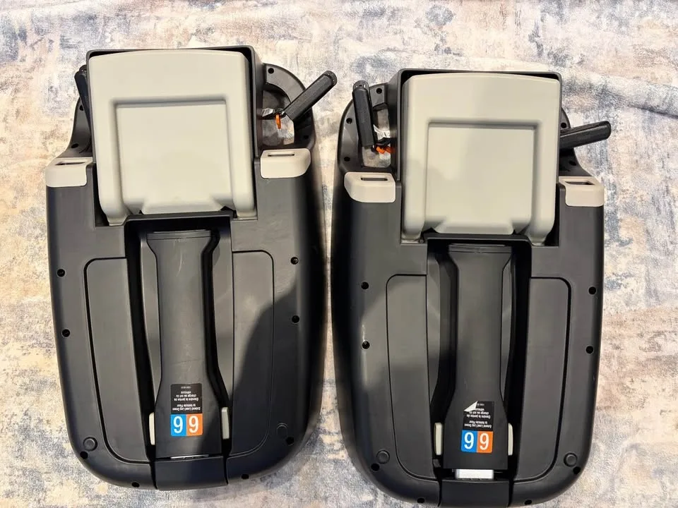 Maxi Cosi Mico Luxe+ Infant Car Seats x 2 image indicator(4)