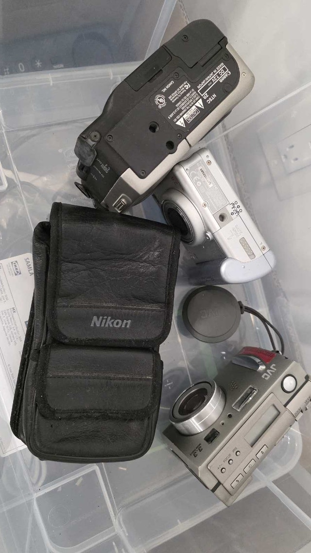 3x cameras and case - photo 2