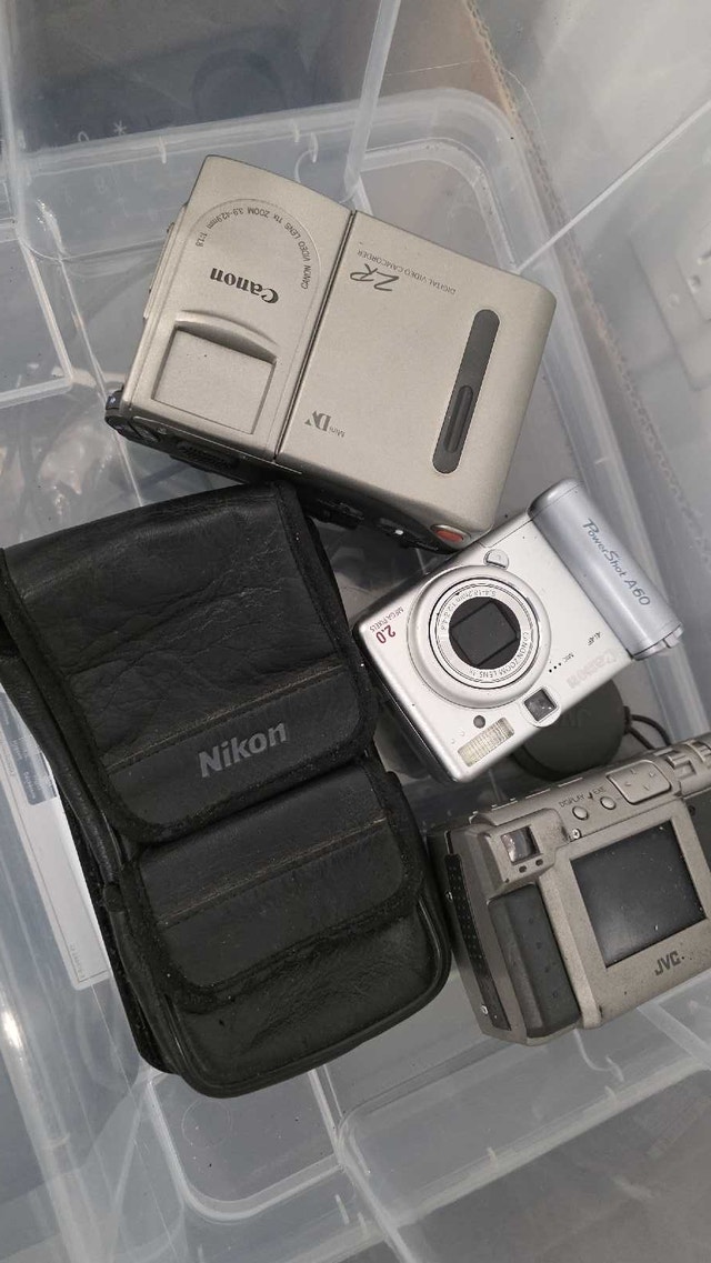 3x cameras and case - photo 3