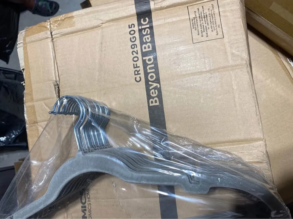 🚨 DEAL! $20 for 40 Velvet Gray Adult Sized Hangers - BRAND NEW image indicator(2)