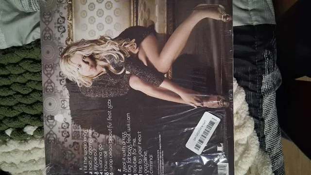 britney spears femme fatale vinyl image indicator(3)