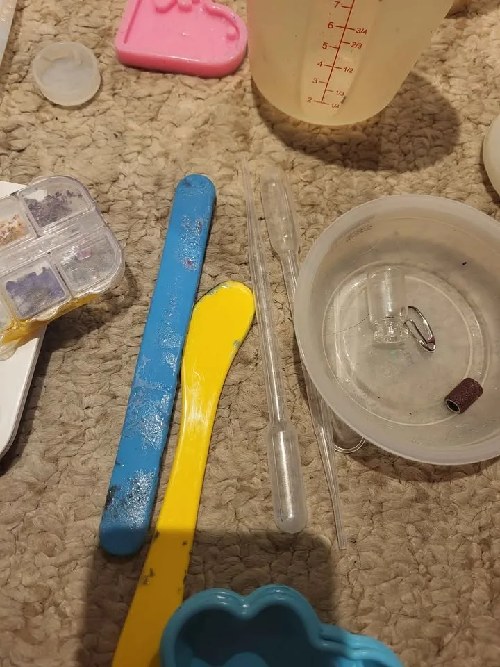 Resin accessories and molds image indicator(7)