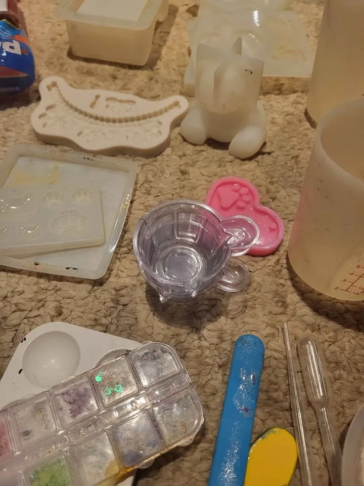 Resin accessories and molds image indicator(8)