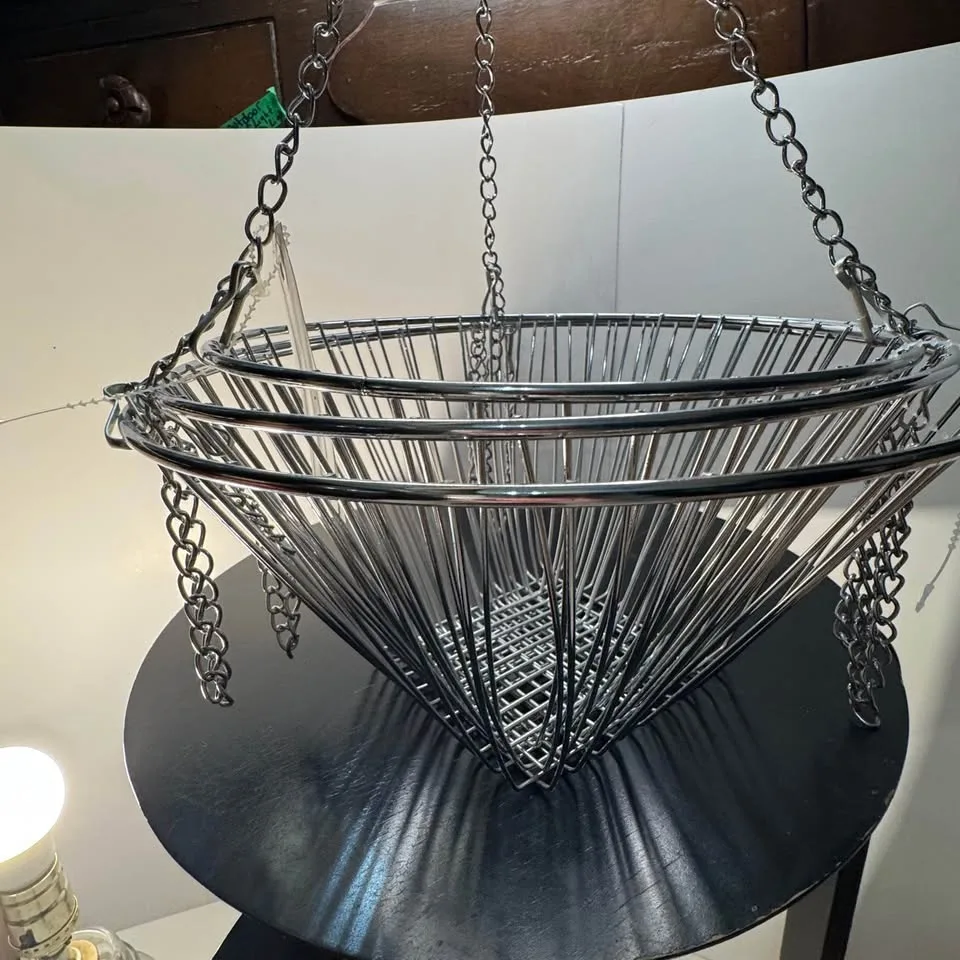 BRAND NEW - never used Metal 2 tier hanging basket image indicator(8)