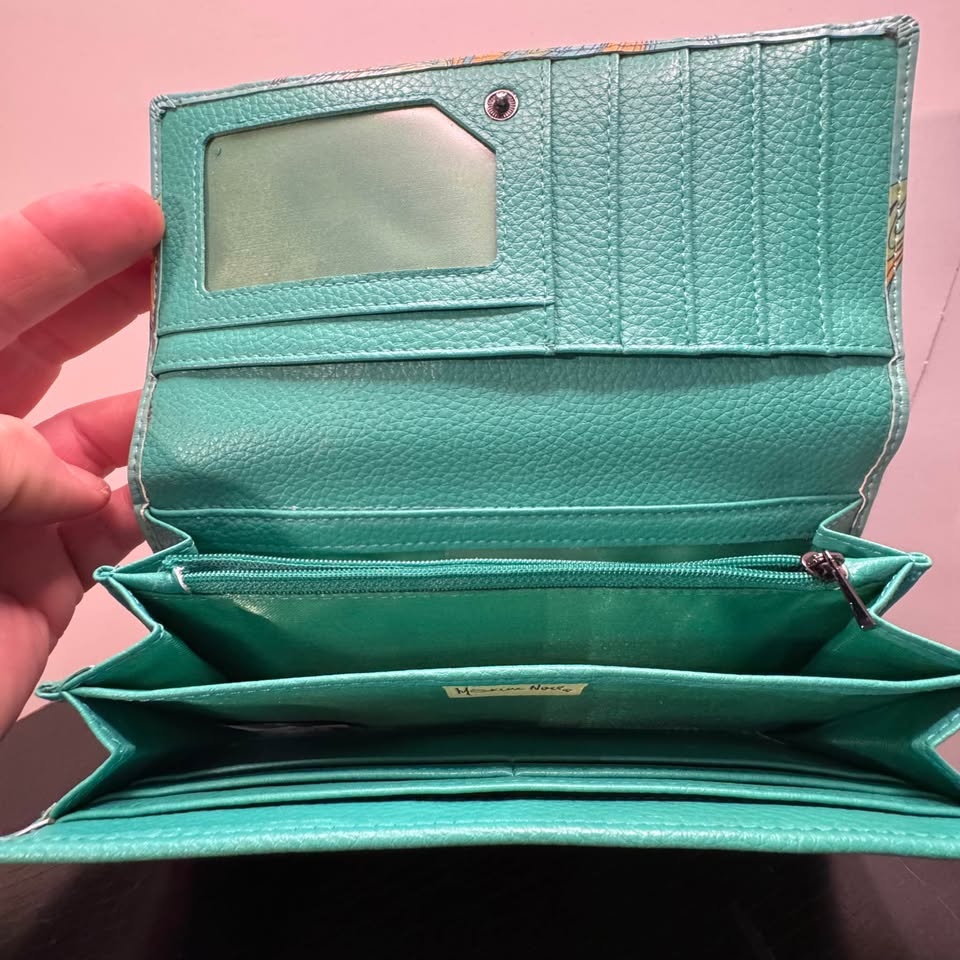 BRAND NEW Maxine Noel "Friends" wallet - photo 3