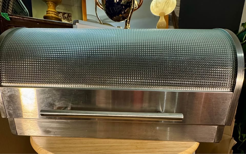 Beautiful 'OGGI' stainless steel bread box - photo 3
