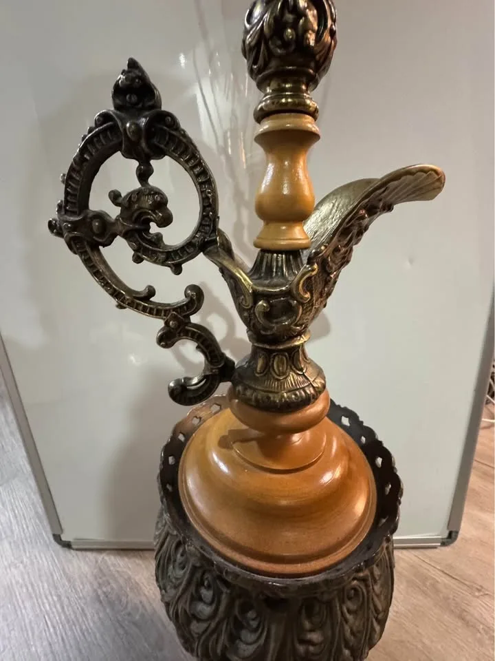 Antique MCM heavy ornate brass pitcher table lamp image indicator(5)