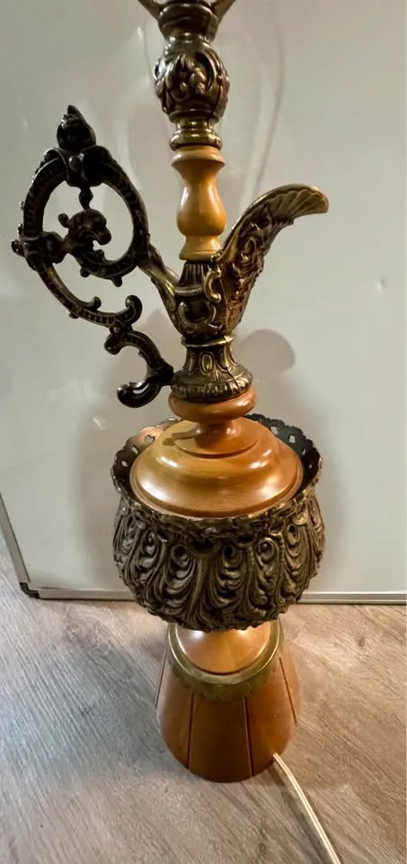 Antique MCM heavy ornate brass pitcher table lamp image indicator(6)