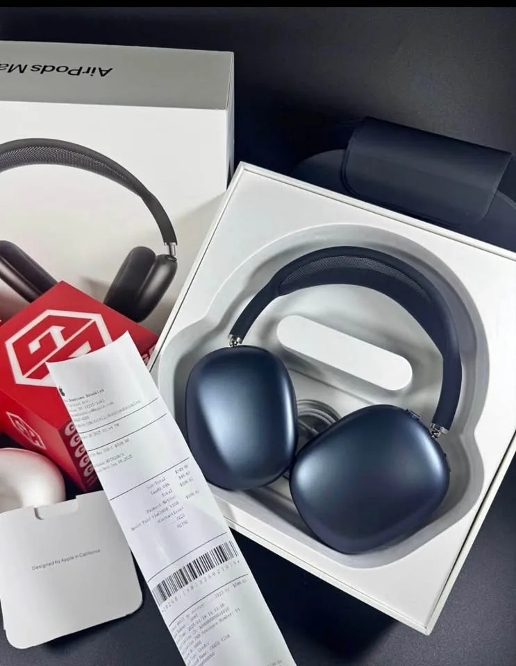 AirPod Max midnight *NEGOTIABLE*