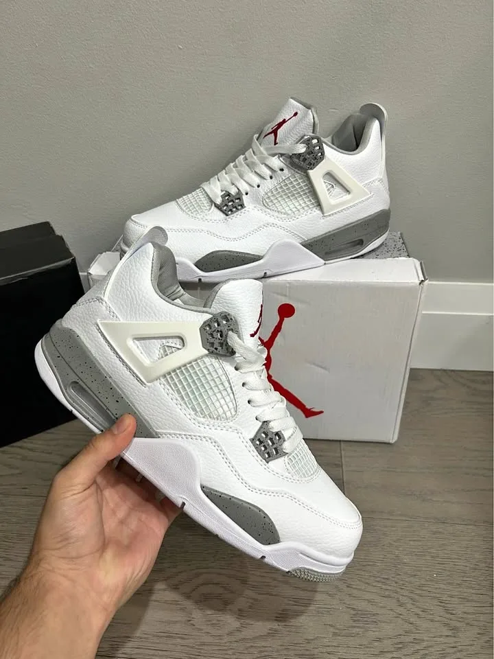 Jordan 4 White Oreos size 9.5