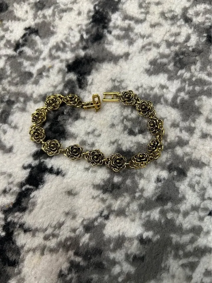 Golden floral bracelet high quality no tarnish image indicator(2)