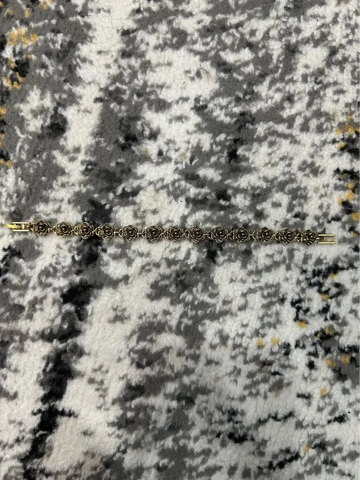 Golden floral bracelet high quality no tarnish image indicator(3)