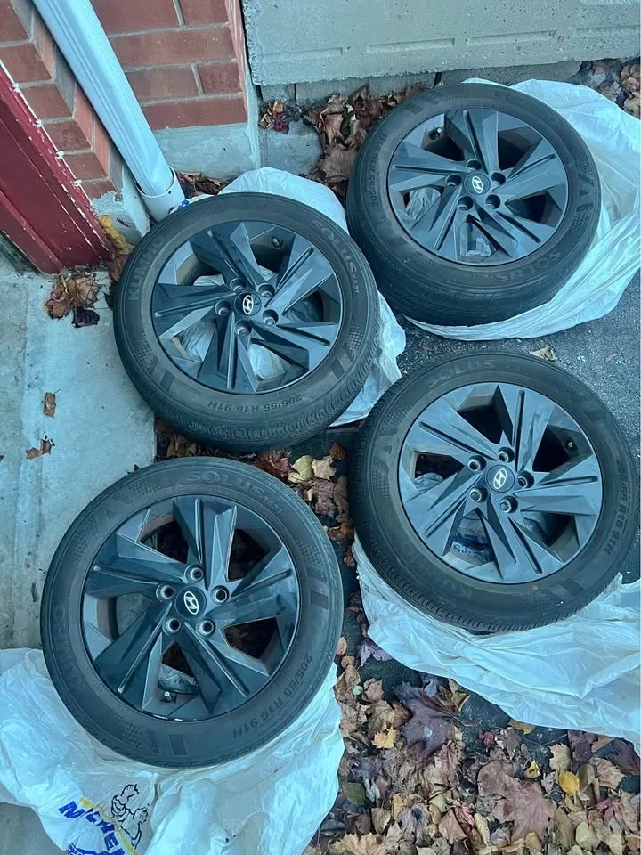 2021-2023 Hyundai Elantra stock rims, Summer Tires
