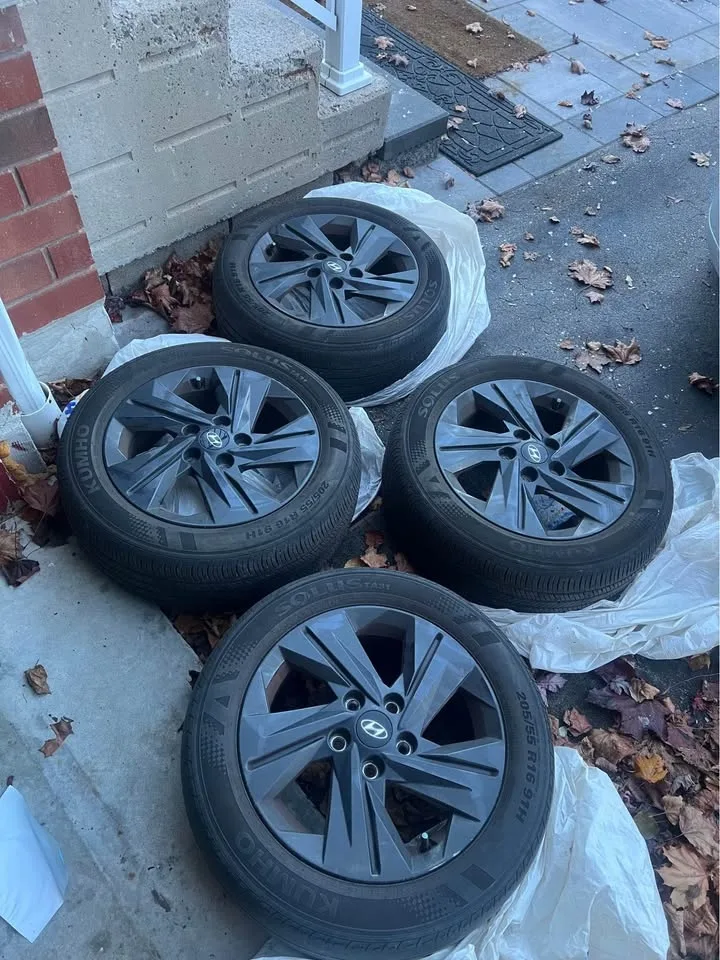2021-2023 Hyundai Elantra stock rims, Summer Tires image indicator(2)