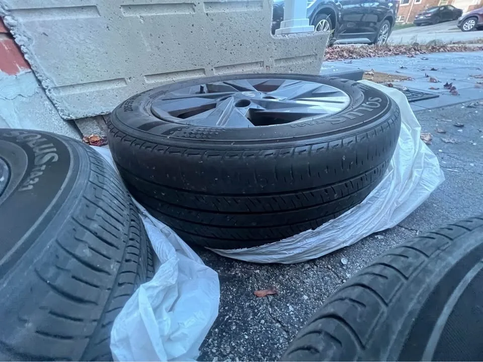 2021-2023 Hyundai Elantra stock rims, Summer Tires image indicator(3)