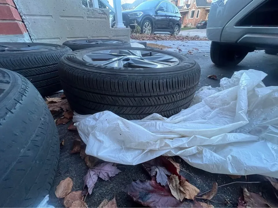 2021-2023 Hyundai Elantra stock rims, Summer Tires image indicator(4)